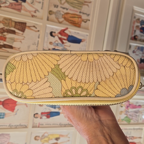 Spartina 449 floral personal care bag - Picture 4 of 10